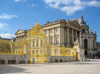 Canvas Print - Royal chapel of Versailles palace behind Golden gate, Paris suburbs, France