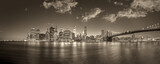 Fototapeta  - New York City night lights. Lower Manhattan and Brooklyn Bridge panorama from Brooklyn Bridge Park