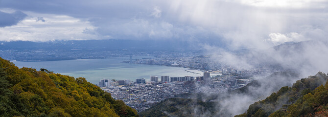 Wall Mural - 日本　滋賀県大津市の比叡山ドライブウェイ沿いにある夢見が丘展望台から見える街並みと琵琶湖