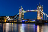 Fototapeta Londyn - Tower Bridge in London at night