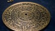 L'astrolabe, un instrument antique d'une grande ingéniosité, incarne l'alliance harmonieuse entre la science et l'art. 