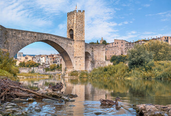 Wall Mural - bonito pueblo de Besalu con su puente medieval