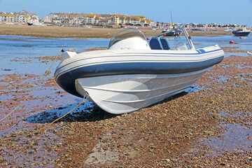 Poster - 	
Boat on the River Teign at Shaldon, Devon, at low tide	