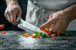 chef utilizza abilmente un coltello da cucina per tagliare le verdure fresche con precisione