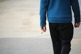 Fototapeta Morze - homme fumant une cigarette