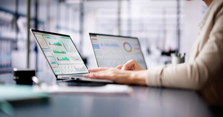 Fototapete - Data Analyst Using Data Analytics KPI