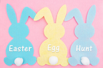 Wall Mural - Easter Egg Hunt sign with a bunny and on weathered wood