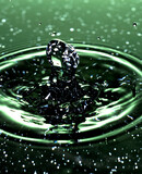 Fototapeta Lawenda - Splash - spadająca kropla wody w ujęciu makrofotografii