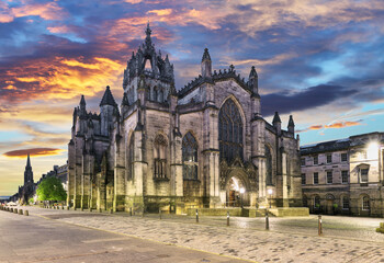 Wall Mural - St Giles' Cathedral at night in Edinburgh, Scotland