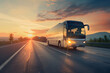 Reisebus auf der Autobahn: Komfortable Busreise mit Blick auf die Straße