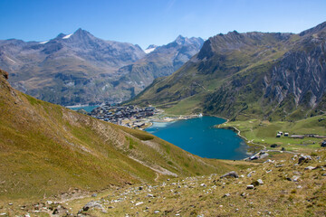 Wall Mural - Le lac de Tignes est un lac glaciaire de France situé en Savoie, à Tignes, entre Tignes le Lac et Val Claret.