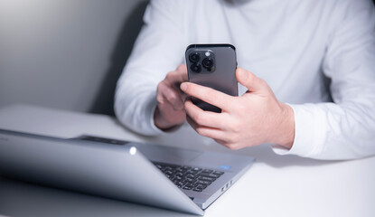 Poster - Close-up photo of male hands with smartphone