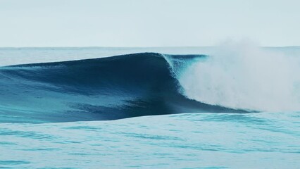 Fototapete - Big glassy ocean wave rolls and breaks in the Maldives