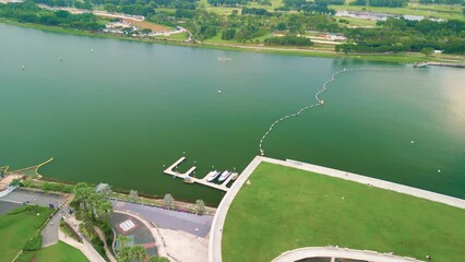 Wall Mural - Marina Barrage, Singapore: Aerial view of cityscape and coastline on a overcast afternoon