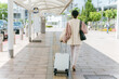 © buritora - 駅・空港・ターミナルを歩くビジネスウーマンの後ろ姿（旅行・観光・帰省・上京・出発）