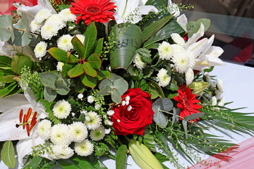 Poster - un joli bouquet mélange de rose et de fleurs blanches