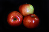 Fototapeta  - trzy piękne jabłka