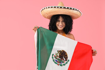 Poster - Beautiful woman in sombrero hat with Mexican flag on pink background