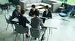 © folyphoto - オフィス会議イメージ