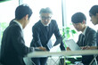 © folyphoto - オフィス会議イメージ
