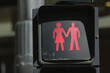 Semáforo Rojo: pareja heterosexual inclusivo