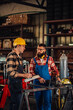 © Zamrznuti tonovi - Craftsmen developing new business plan while going through their notes