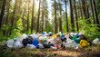 Symbolik, wilde Müllablagerung im Wald