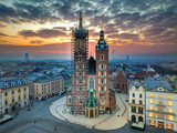 Fototapeta Na ścianę - Remont wieży Kościoła Mariackiego w Krakowie, rusztowanie na wieży marzec 2024 roku