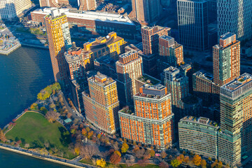 Canvas Print - New York City skyline and Hudson River as seen from Helicopter at sunset, One World Trade Center view. Aerial view of Manhattan, Battery Park, freedom tower, Downtown, Finance center