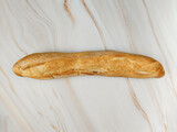 Fototapeta Morze - baguette de pain, en gros plan, sur une table