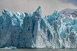 Paisagem de imponente geleira azul na Patagônia argentina, natureza pura.