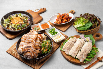 Korean food, pig's feet, pork, bossam, lettuce, perilla leaves, spicy, garlic, pepper, salted shrimp,