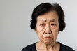 怒っている顔のシニアの日本人女性（おばあさん・おばあちゃん・イライラ・ストレス）