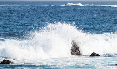 Sticker - big waves near the island