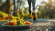 Gesunder Lebensstil mit grünem frischen Salat und einem Jogger Person die dahinter verschwommen unscharf läuft laufen geht Generative AI
