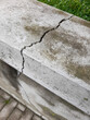 Crepa nel muro creata a seguito di un potente terremoto