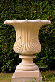 Fototapeta Tulipany - duża, kamienna waza w ogrodzie, waza z piaskowaca jako dekoacja ogrodowa, a large stone vase in the garden, big stone vase