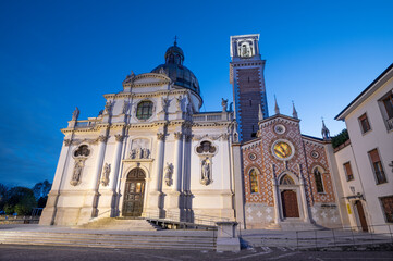 Wall Mural - Vicenza - The church Santuario Santa Maria di Monte Berico at dusk.