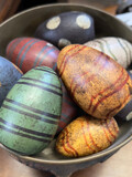 Fototapeta Tulipany - colorful wooden easter eggs in a bowl