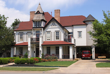 Wall Mural - Old Gingerbread Style Mansion Located in Rural South East Texas