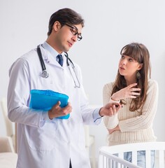 Wall Mural - Doctor explaining to young mother