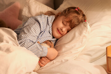 Canvas Print - Adorable little girl with teddy bear sleeping in bed