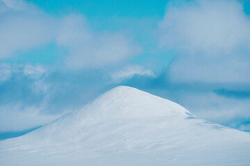 Wall Mural - The Muen Mountain from the area of Venabygdsfjellet Mountains with the Rondane National Park in late winter.