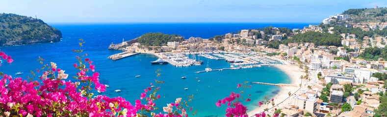 Canvas Print - view of Port Soller harbour from above, Mallorca at summer with flowers, Spain, web banner