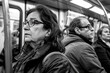 personas multiculturales en el metro de Madrid, gran angular, fotografía profesional, streetphotography