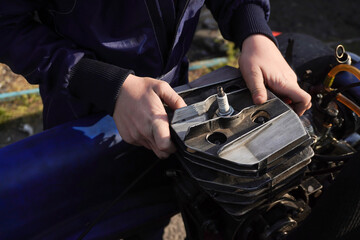 Replacing a racing car engine