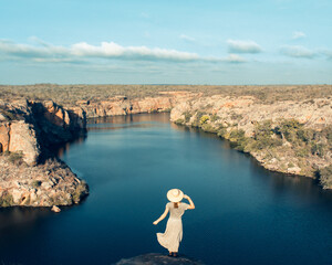 Wall Mural - mulher em mirante dos canions do rio são francisco, em alagoas 