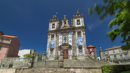 Canvas Print - Church of Saint Ildefonso timelapse hyperlapse. Igreja de Santo Ildefonso, covered with typical Portuguese tiles called Azulejosa, 18th century building in Baroque style, in Porto, Portugal