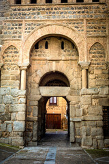 Canvas Print - Vertical photo of the medieval entrance door of Alfondo VI, ancient Bisagra door in the wall of Toledo, Castilla la Mancha, Spain