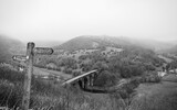 Fototapeta Londyn - Monsal Head under mist and cloud